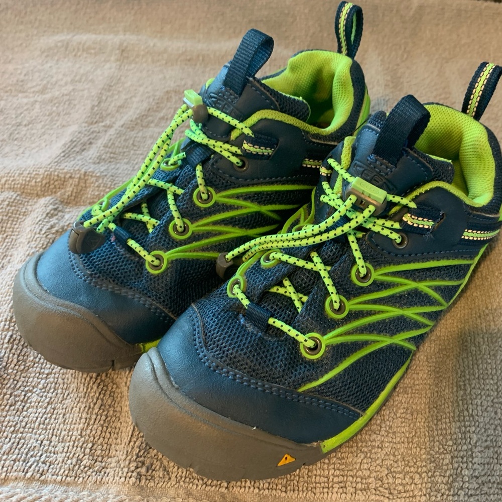 Keen boys shoes great used condition. Size 1